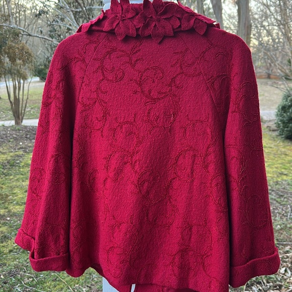 Stunning red wool swing coat with red embroidery, size large - Picture 5 of 5